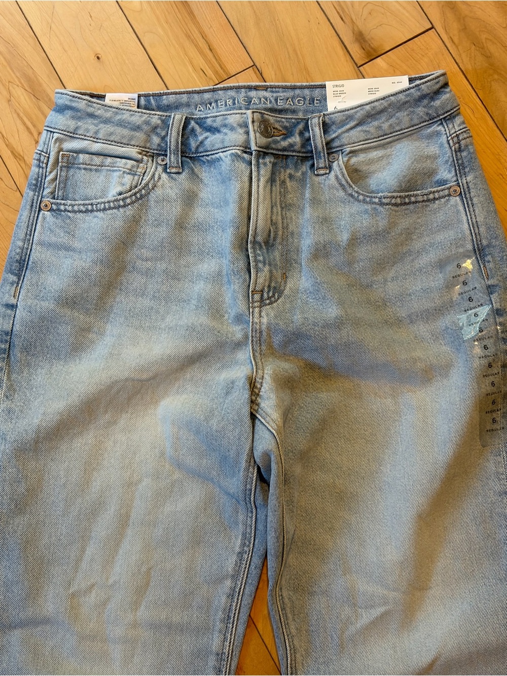 NWT American Eagle Mom Jeans Strigid in Blue Breeze size six (6) - Picture 3 of 9